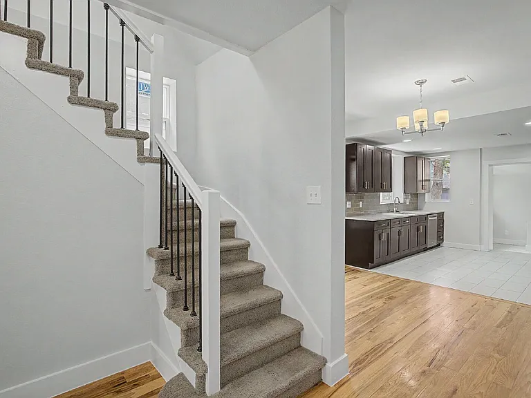 1230 N Logan St — Photo 26