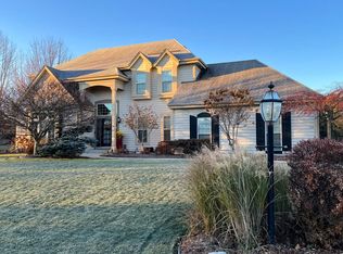 113 Long Meadow Dr, Hartland, WI 53029