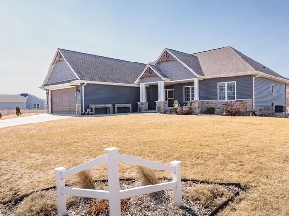 521 Fairway TERRACE, Mayville, WI 53050