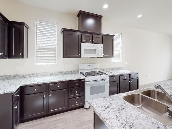 2nd image of 2738 Meadowbrook Dr