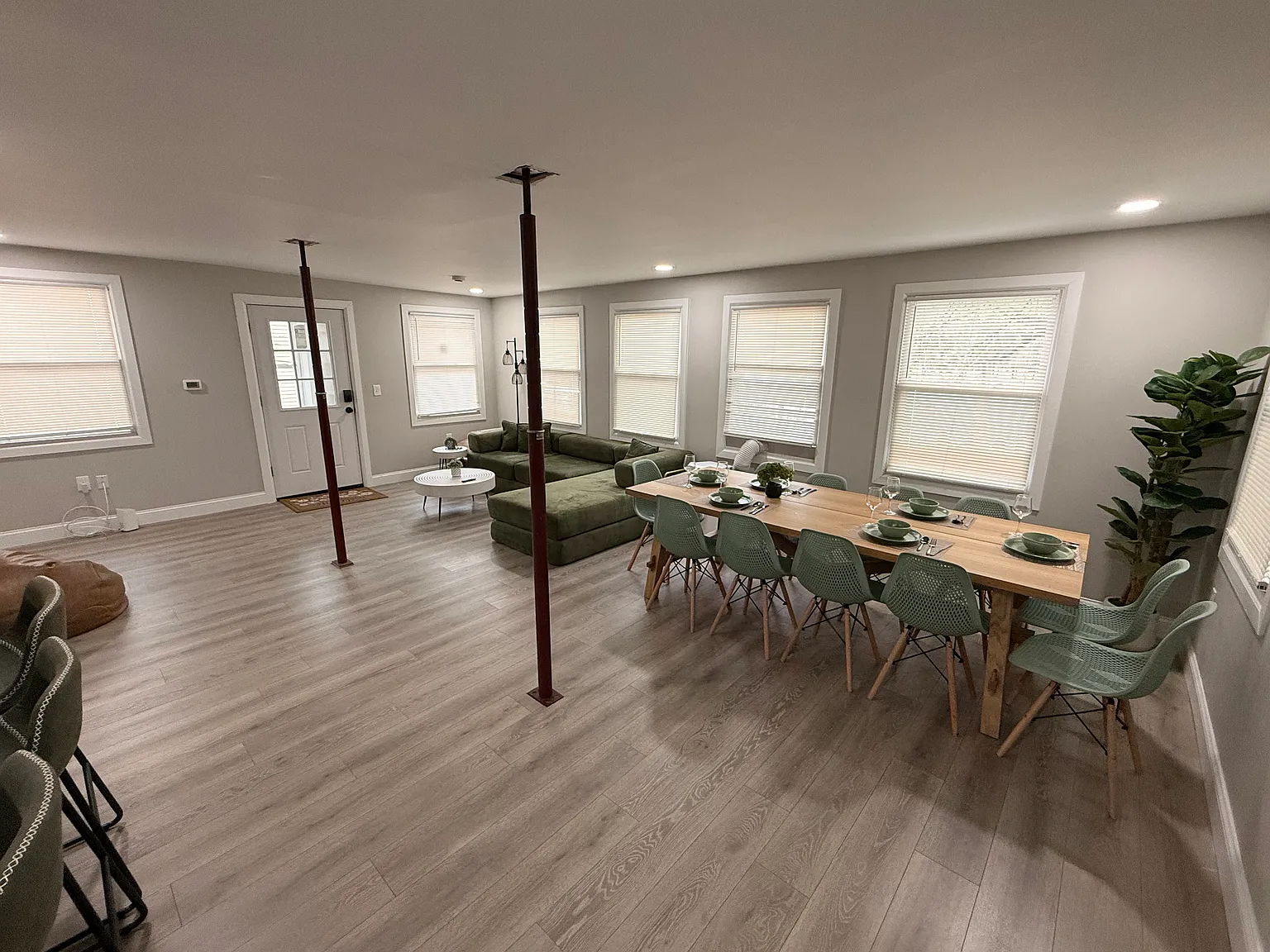 4 bed, 1800 sqft, $4,500 — Photo 1