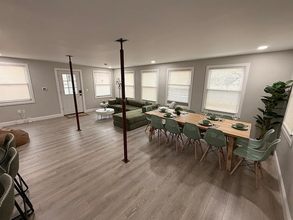 2 Roosevelt Dr #1