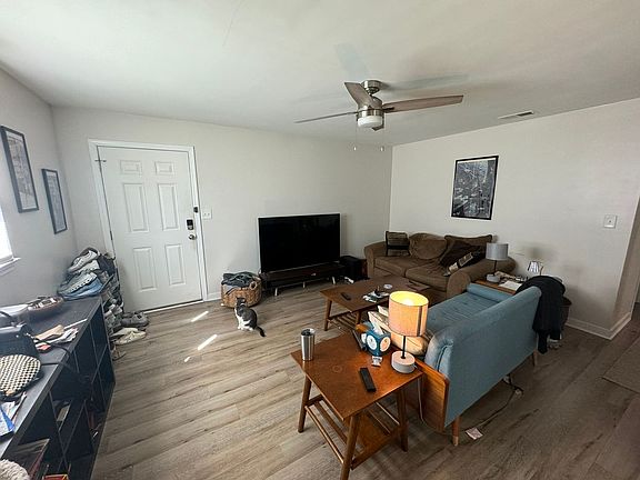 4th image of 170 Parkridge Dr #1