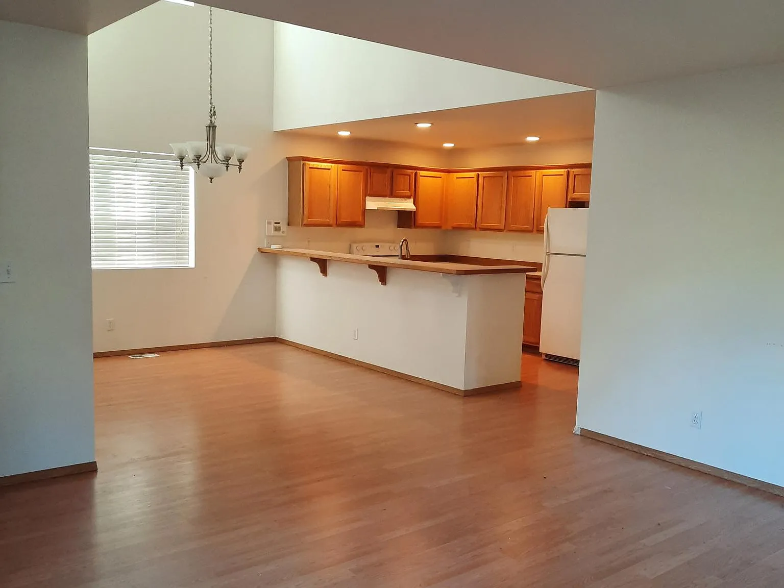 3 bed, 2.5 bath, 1966 sqft, $3,195 — Photo 2