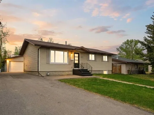 105 E Cunningham Cres, Red Deer, AB T4P 2S2