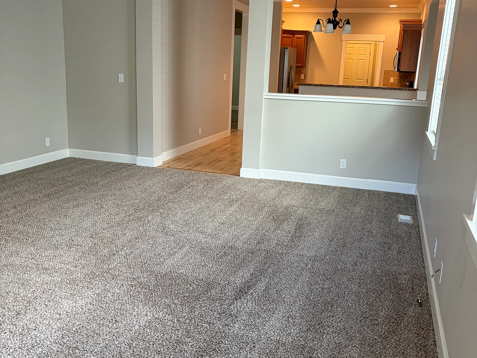 3 bed, 1377 sqft, $2,150 — Photo 2
