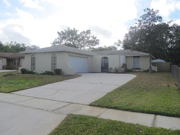 2215 Elizabeth Dr — Photo 1