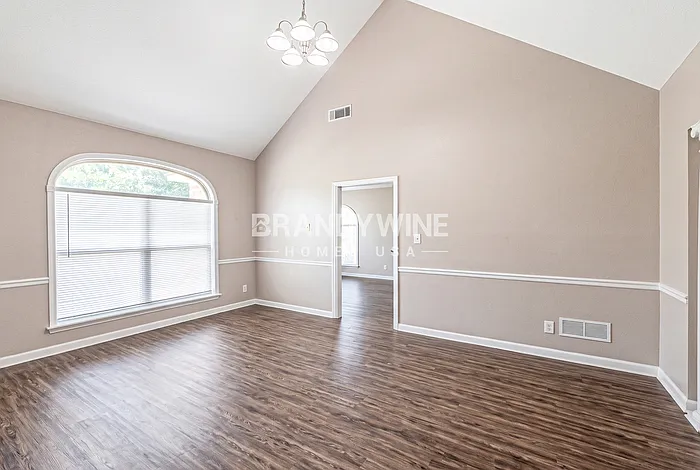 3 bed, 2.0 bath, 1760 sqft, $1,910 — Photo 4