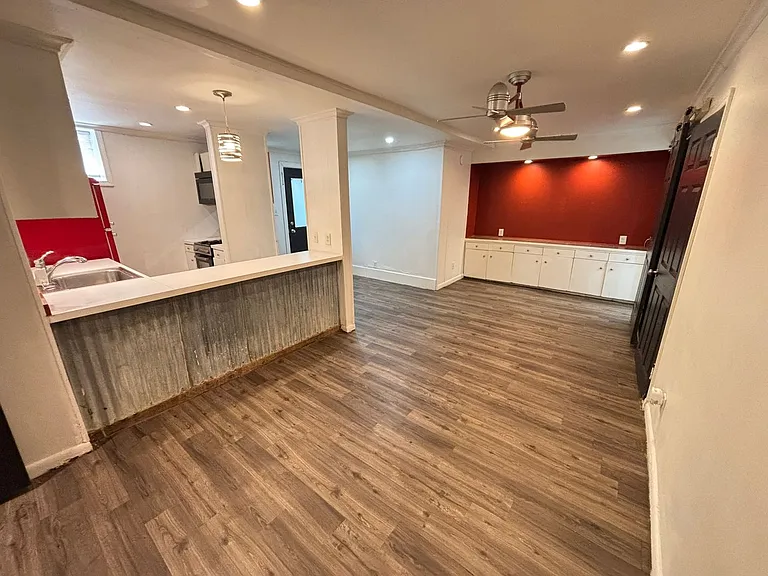 621 N Leverett Ave — Photo 4