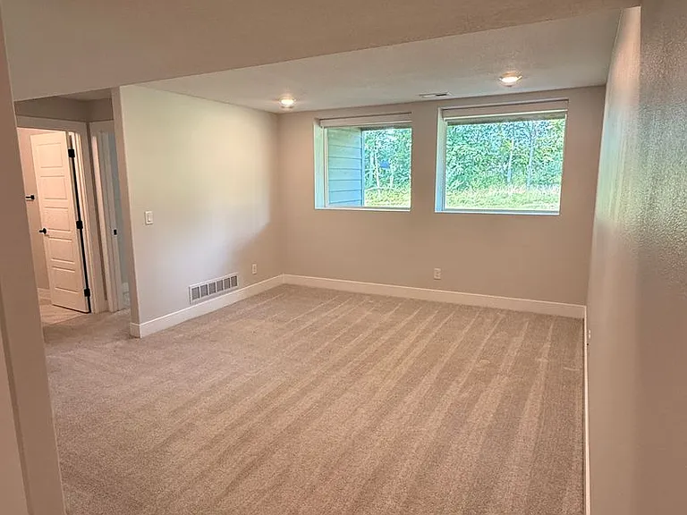 908 Lincoln Way — Photo 10