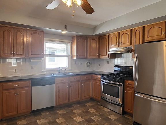 2nd image of 15540 Bridgeton St Floor 2