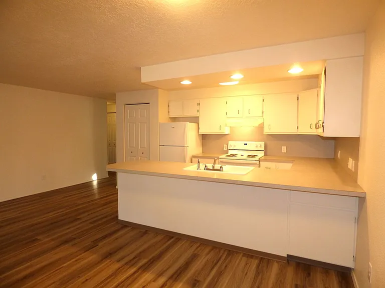 3974 Liberty Rd S — Photo 16