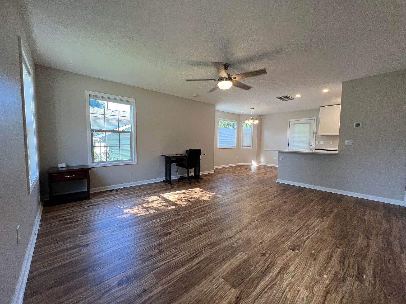4 bed, 2.5 bath, 1644 sqft, $2,165 — Photo 3