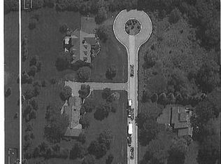 150 Glen Rd, Hawthorn Woods, IL 60047