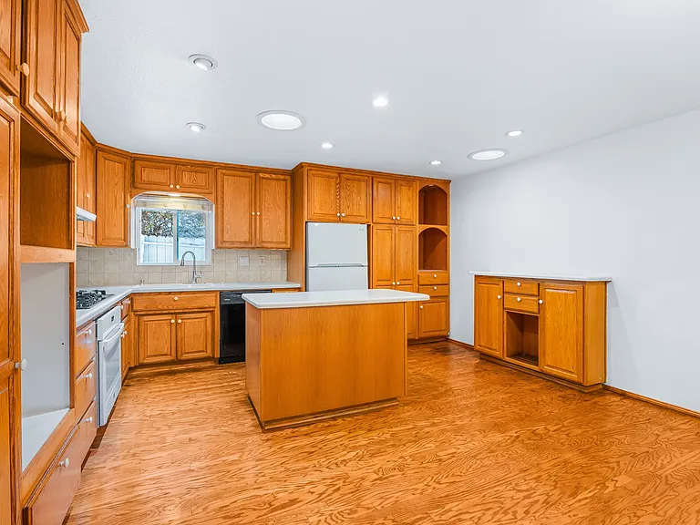 2039 Village Wood Rd — Photo 17