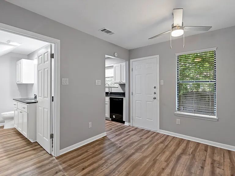 Oak Creek Condos — Photo 8