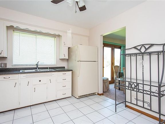 2nd image of 3740 Sunnybrooke Dr