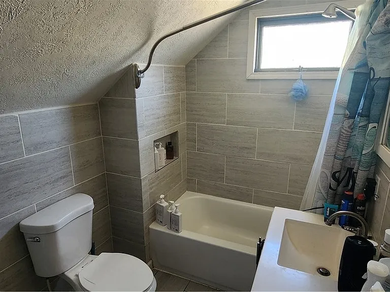 611 Mill St — Photo 14