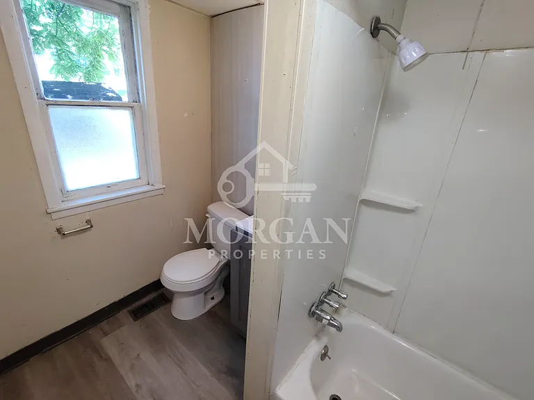 822 W Howard St — Photo 5