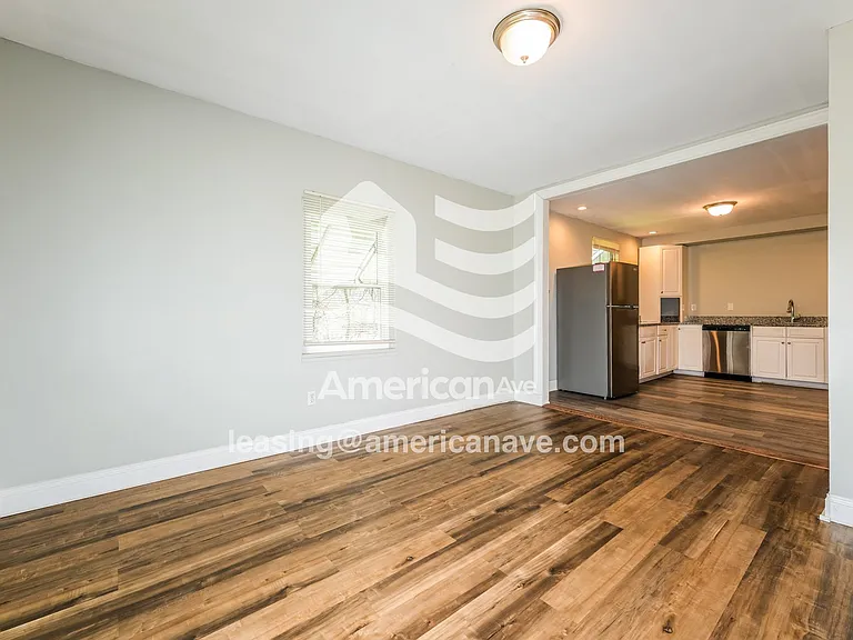 907997_006_living_room_6.jpg