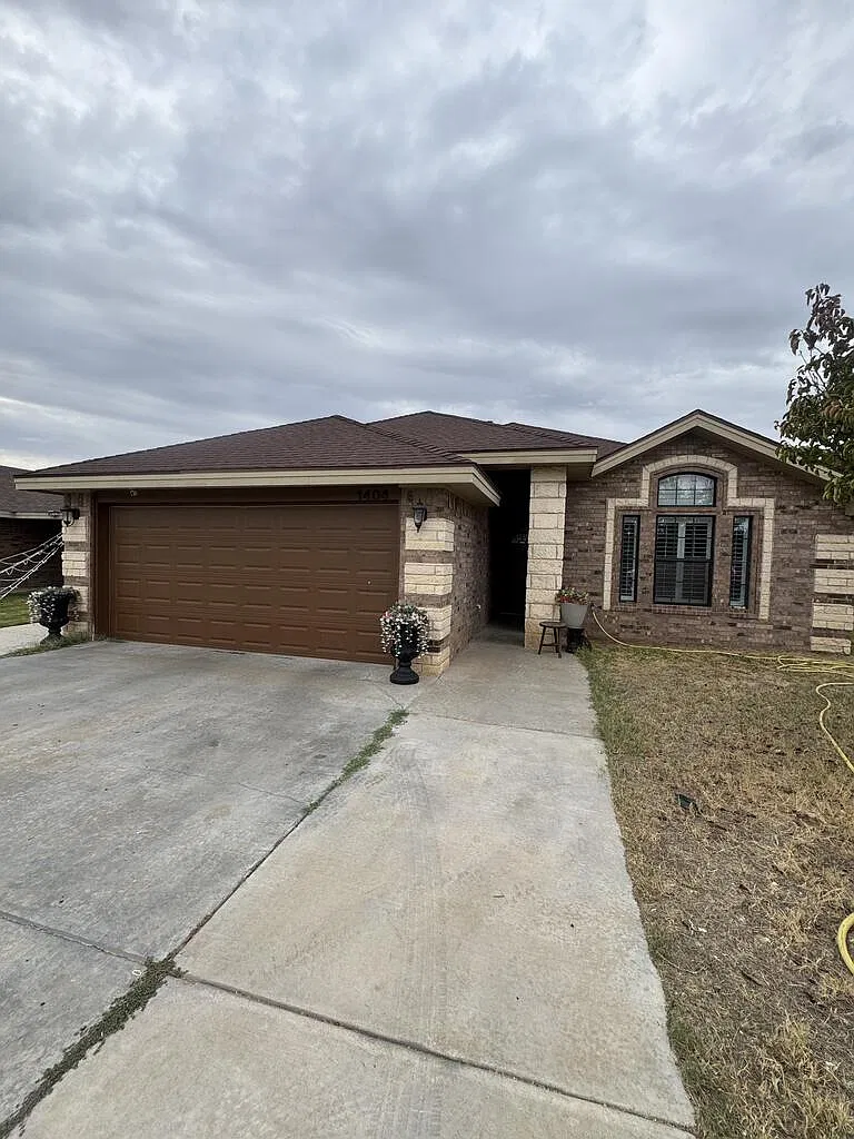 4 bed, 2.0 bath, 1620 sqft, $3,000 — Photo 1