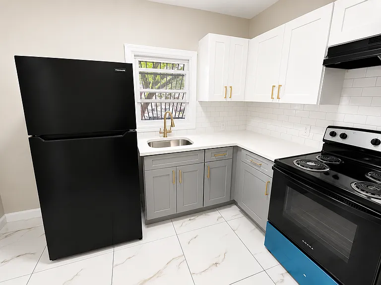 566-568 Summer Ave #1L — Photo 3