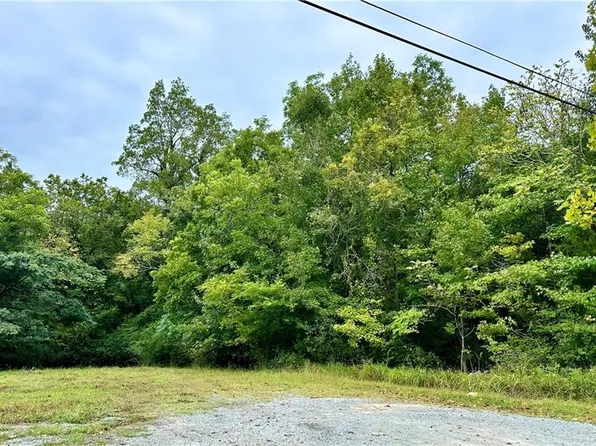 325 N Lloyd St, Suffolk, VA 23434