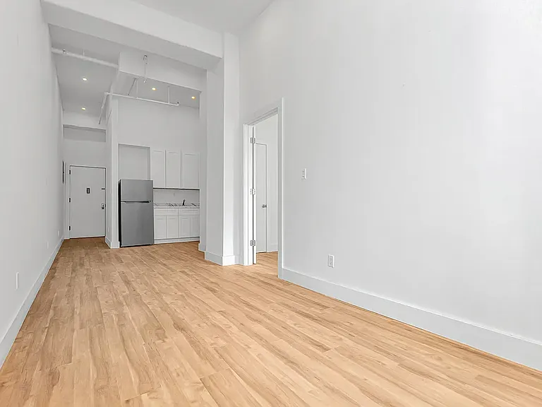 81 Willoughby St #403 — Photo 2