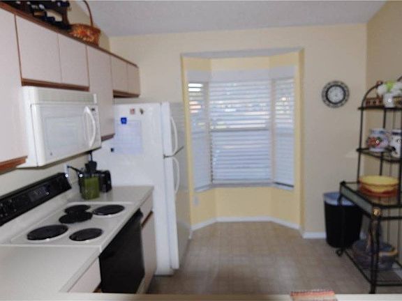 4th image of 2641 King Oak Cir