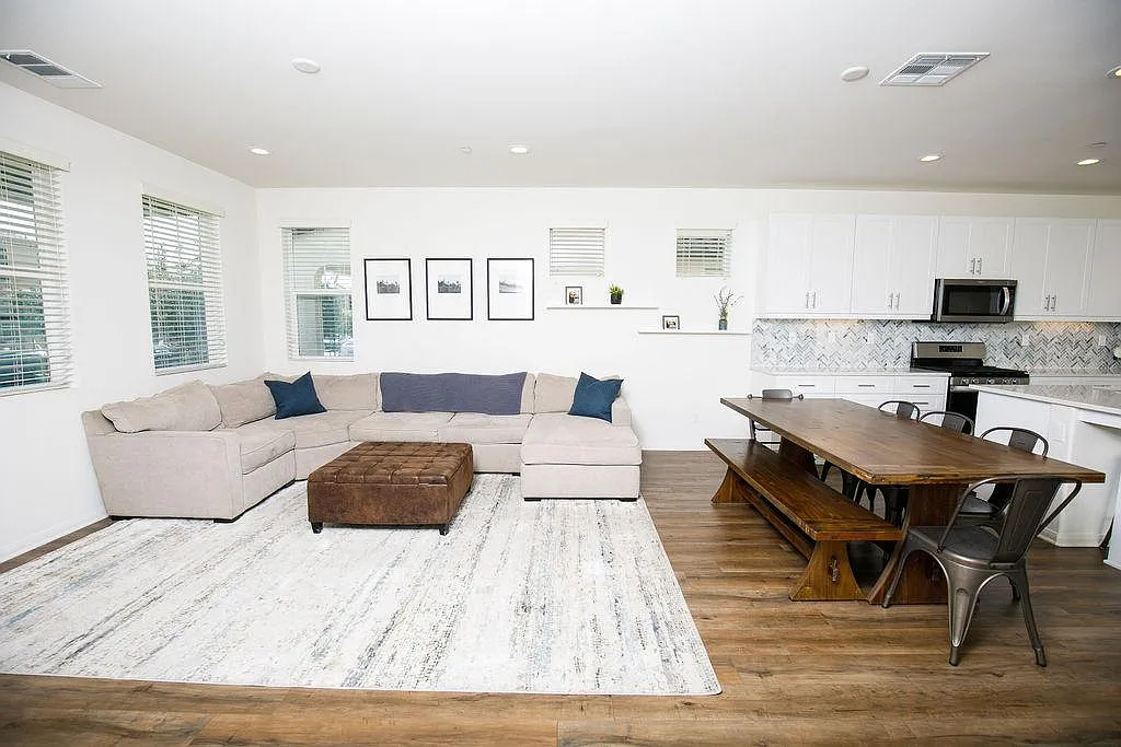 4 bed, 2300 sqft, $5,500 — Photo 3
