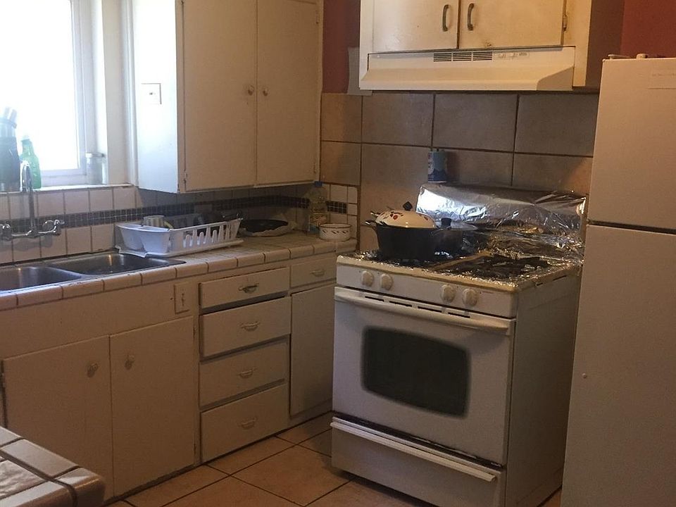 1st image of 822 Almond St