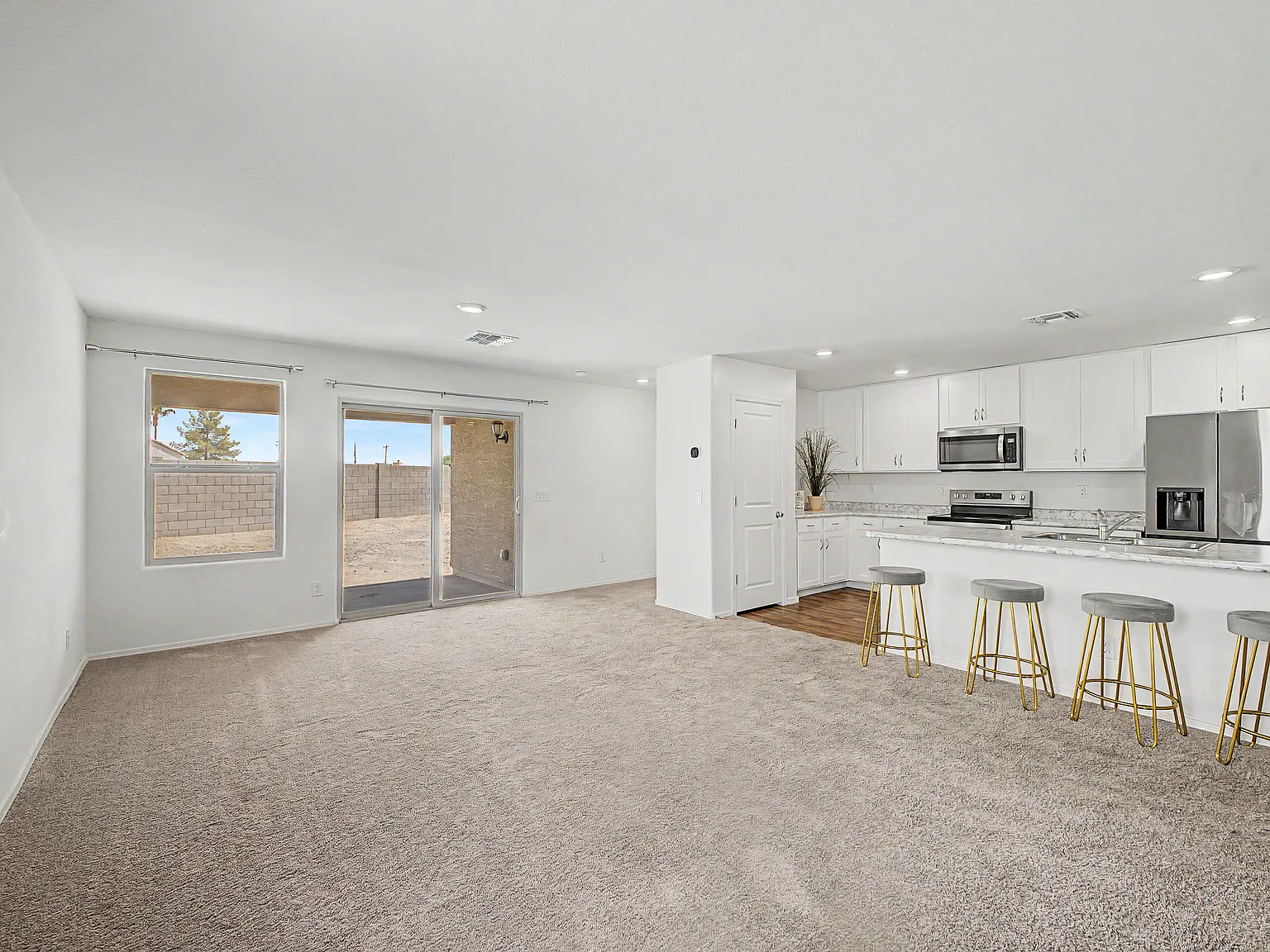 1348 W Pinkley Way — Photo 2