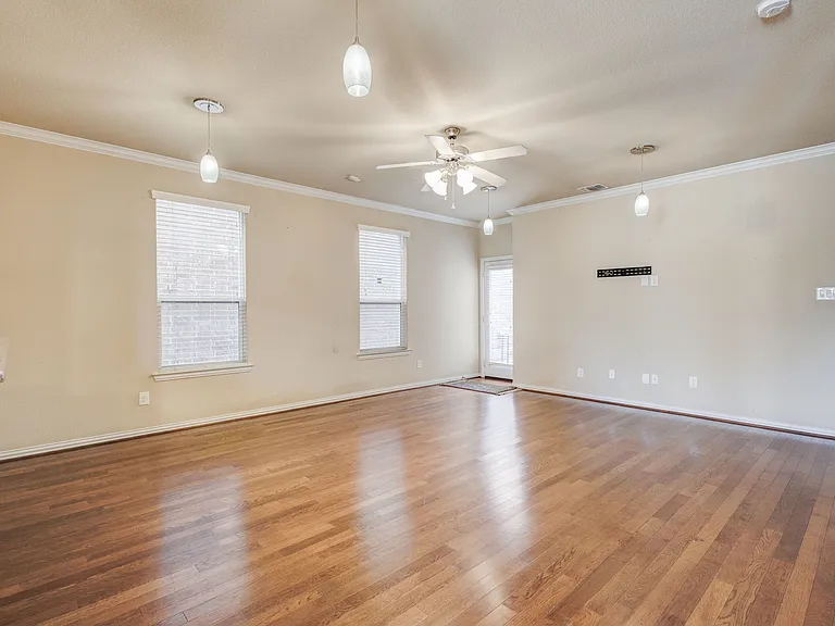 1020 Paradise Cv — Photo 23