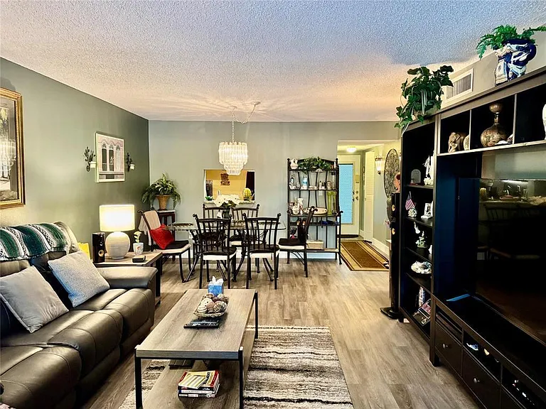 1800 SW 81st Ave #1307 — Photo 10