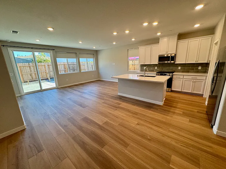 12012 Mircado Way — Photo 7