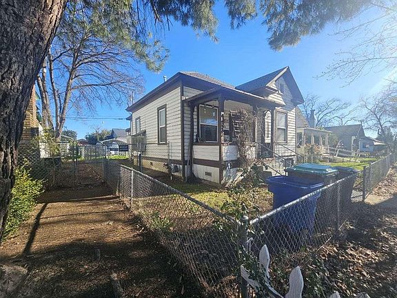 3rd image of 524 Madison St