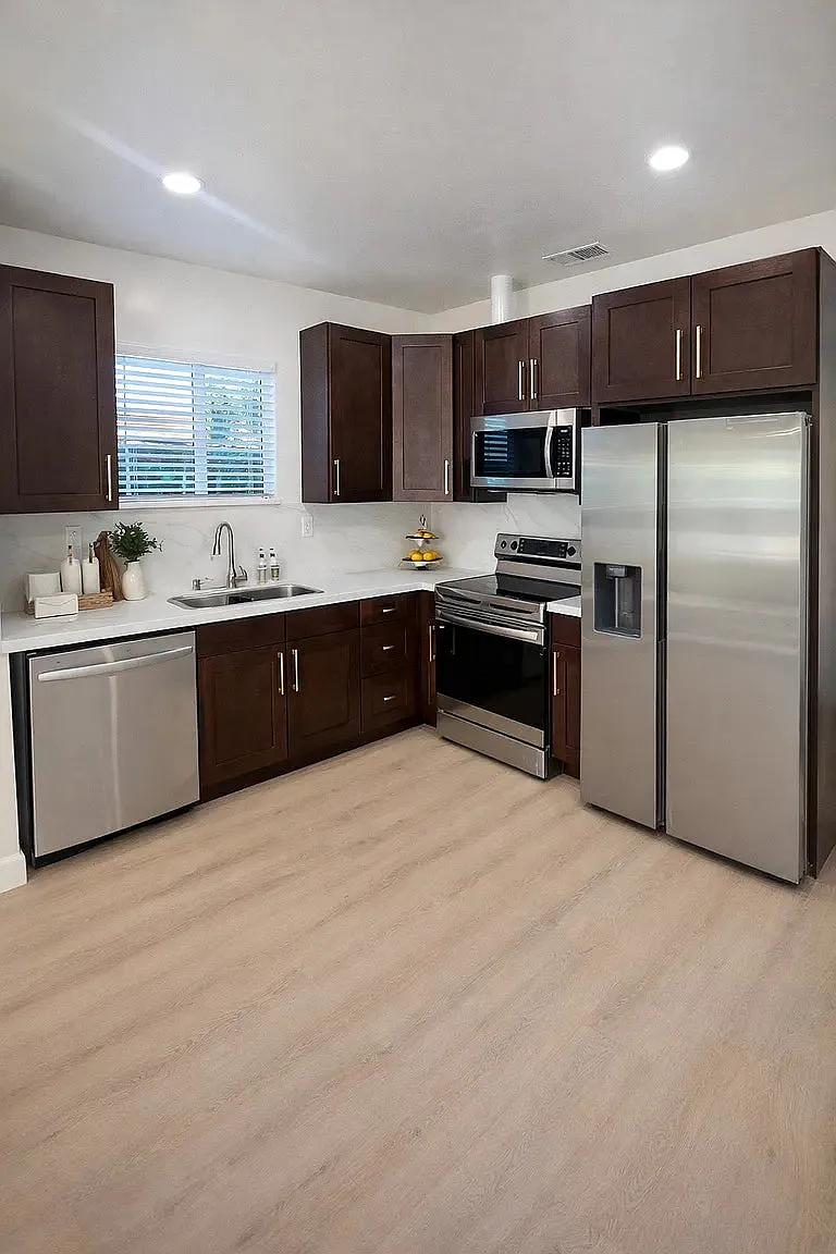 9150 North Columbus Avenue — Photo 3