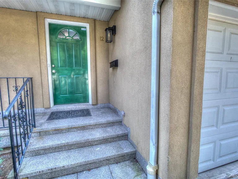 12 Yennicock Ave — Photo 3