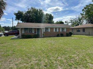 200 S Moss St, Leesburg, FL 34748