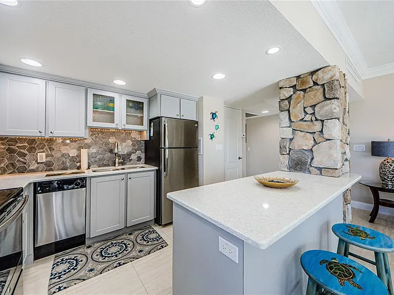 880 Mandalay Ave #S202 — Photo 8