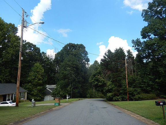 4th image of 355 Knollwood Ln