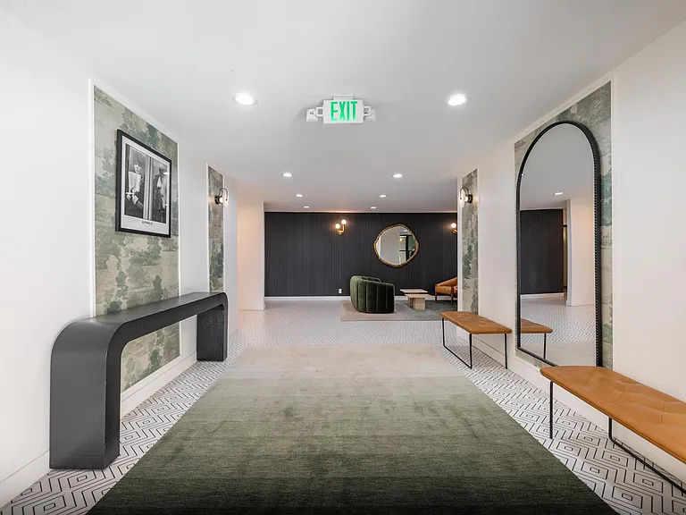 San Pasqual Apartments — Photo 30