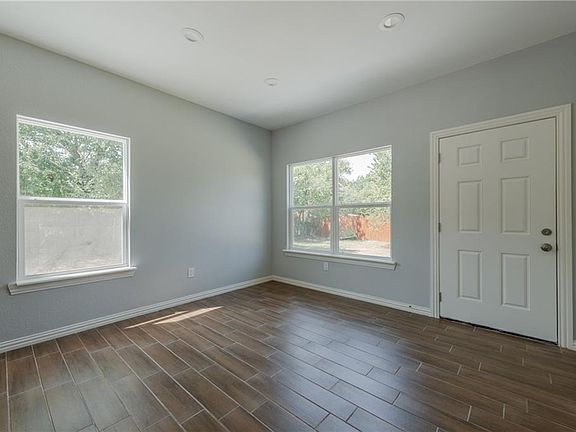 5th image of 900 Benton Ave