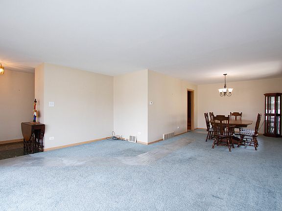 4th image of 10008 S Parke Ave