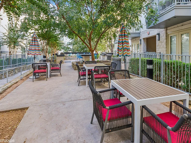 The Louis Las Colinas — Photo 21