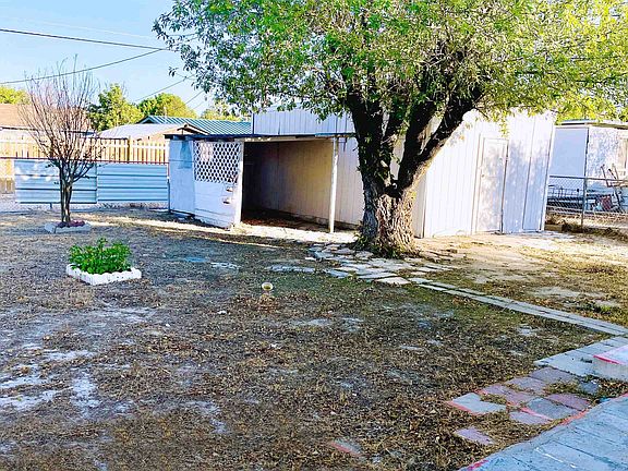 4th image of 405 E Bowie St