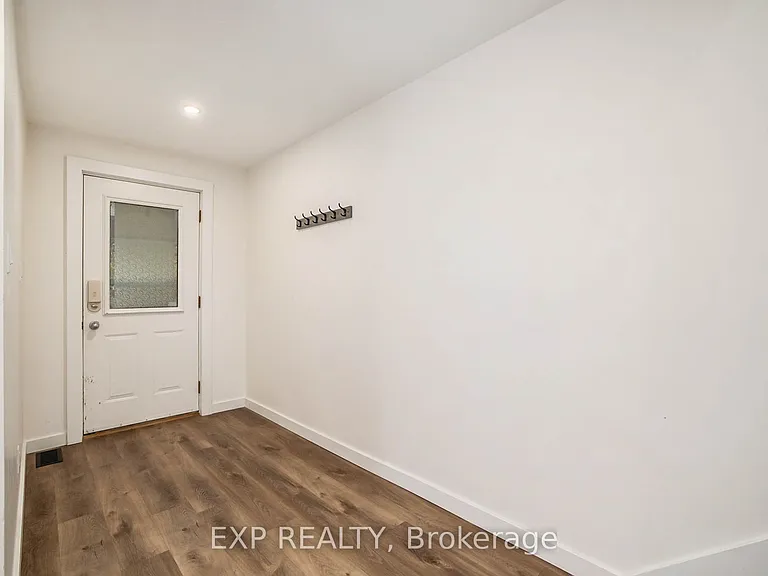 32 Colonel Murray St — Photo 2