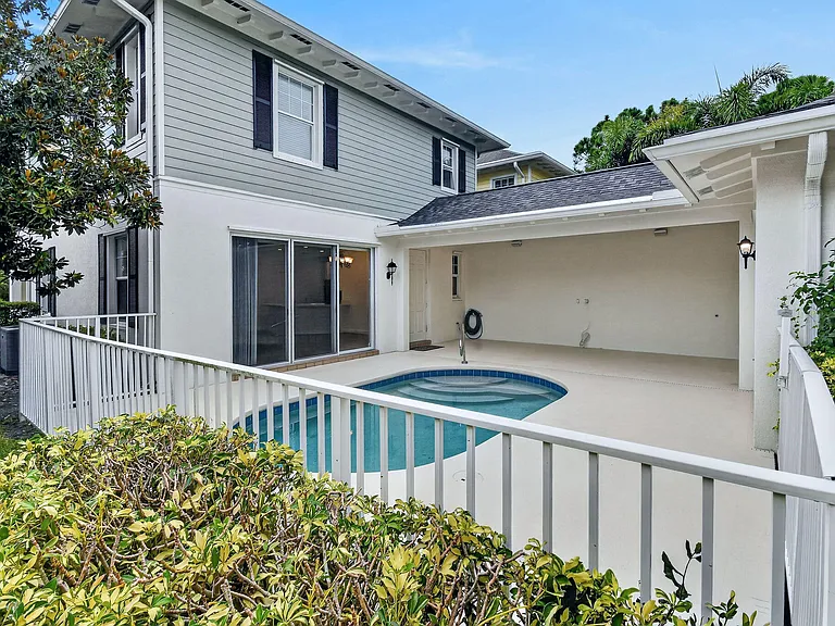 303 Caravelle Dr — Photo 57