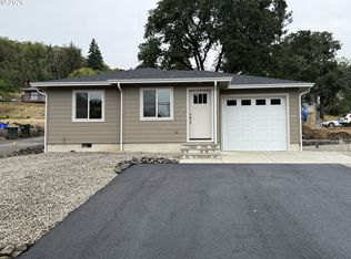 1207 SE Marsters Ave, Roseburg, OR 97470