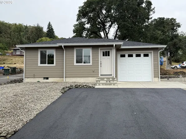 1207 SE Marsters Ave, Roseburg, OR 97470